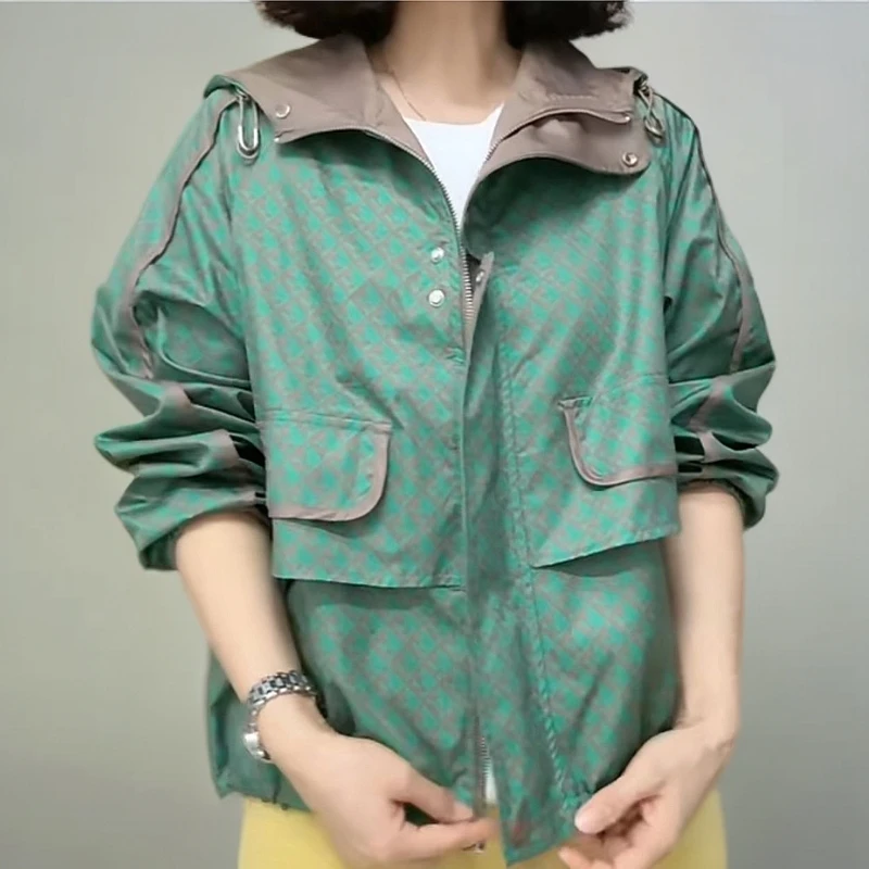 2025春新款高级感气质宽松连帽抽绳风衣百搭洋气减龄印花外套