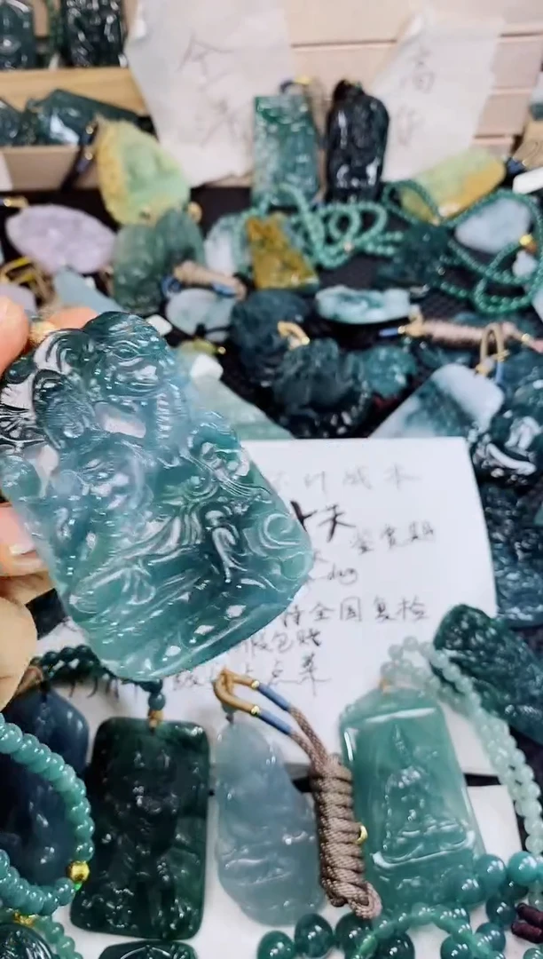 翡翠未镶嵌颈饰