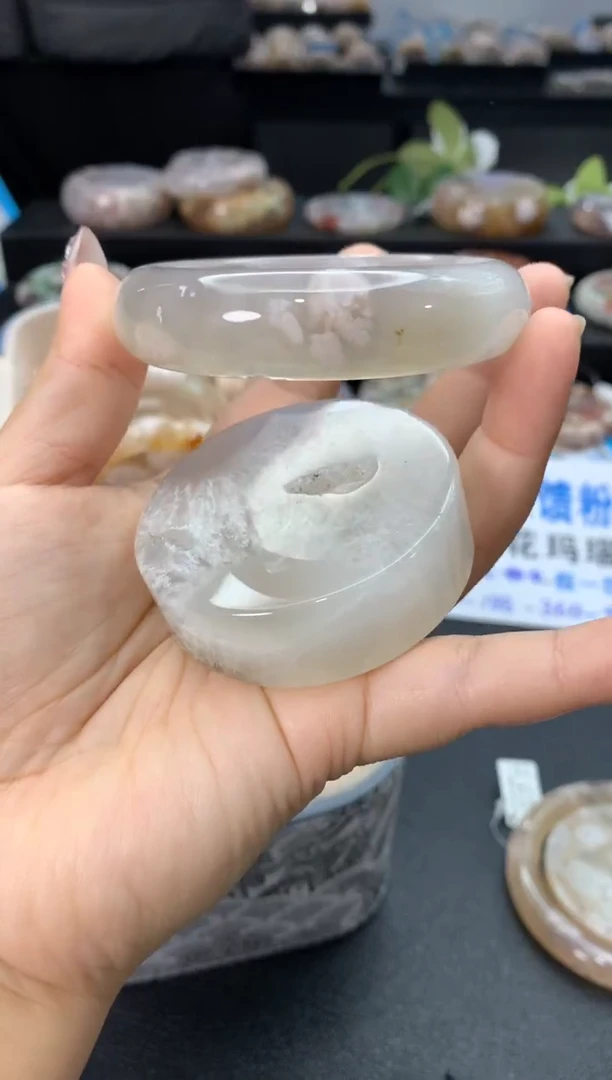 未镶嵌手镯石英质玉（60圈口）赠送镯心 无证书