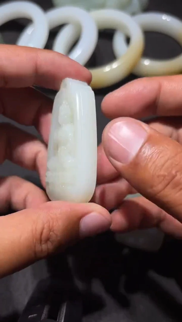 未镶嵌和田玉（糖玉）挂件和田玉