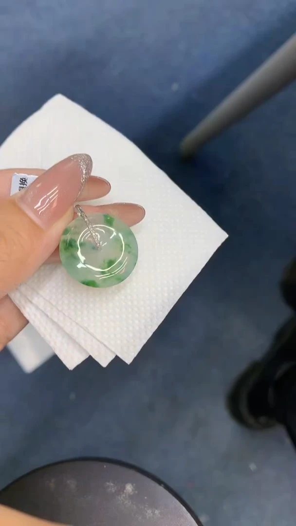 颈饰18K金镶嵌翡翠1