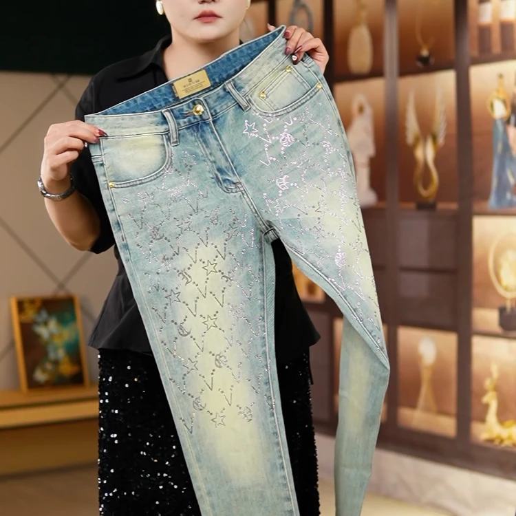 时尚烫钻牛仔裤男士正品潮牌时尚小脚裤春夏薄款修身高弹力复古色