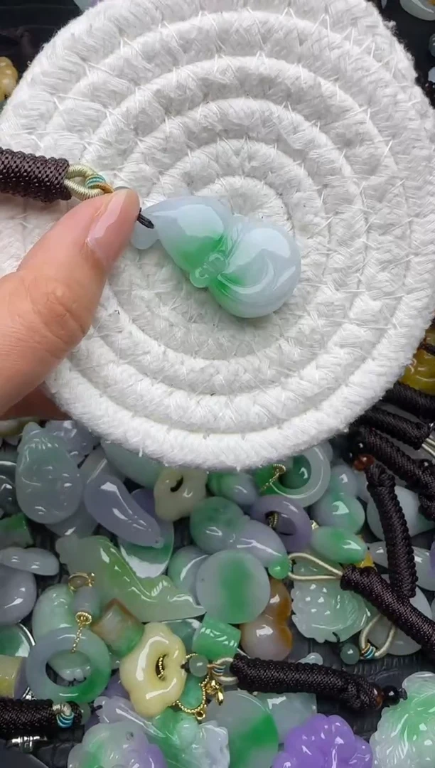 颈饰未镶嵌翡翠缅甸翡翠吊坠