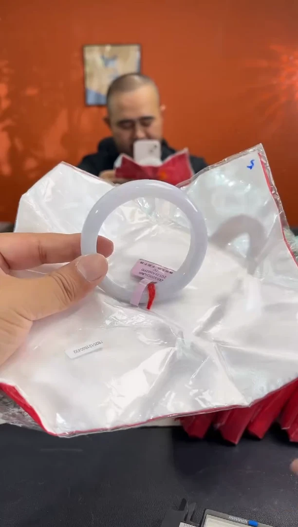 未镶嵌手镯翡翠8        圈口58