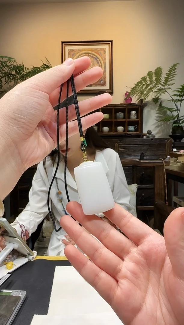 颈饰未镶嵌和田玉无事牌