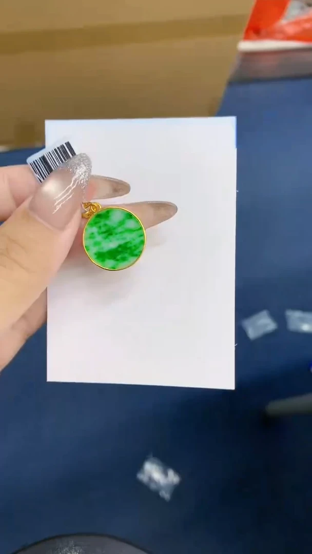 颈饰未镶嵌翡翠1