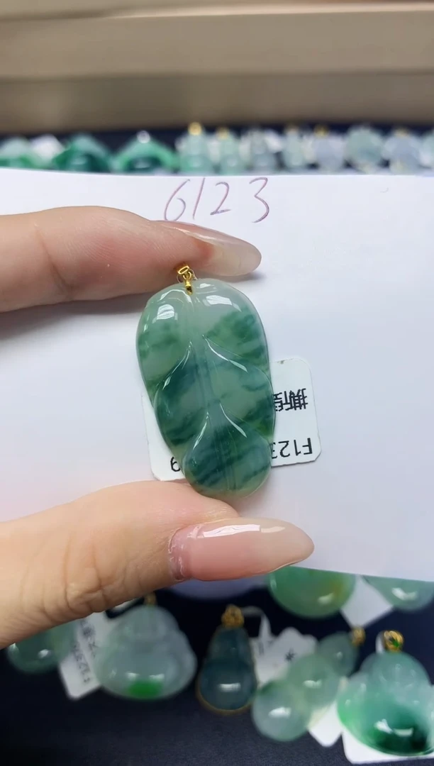 翡翠18K金镶嵌颈饰 天然缅甸翡翠A货