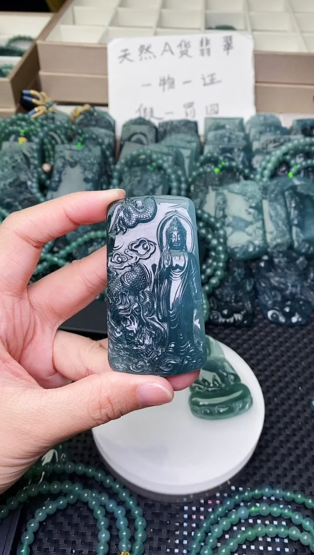 颈饰未镶嵌翡翠