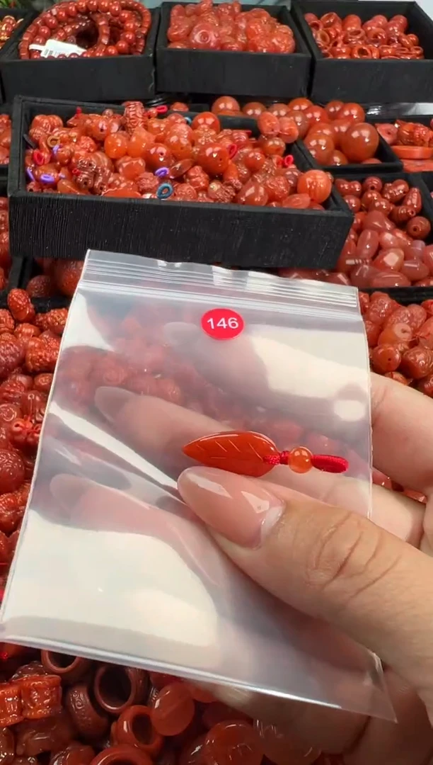 南红玛瑙未镶嵌颈饰1