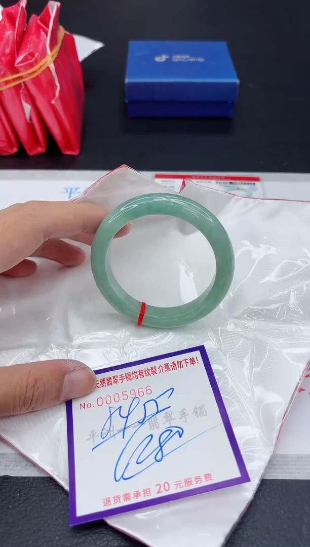 翡翠手镯未镶嵌1