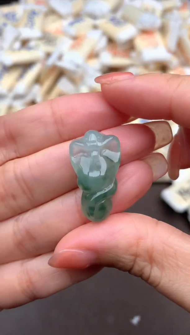 未镶嵌挂件翡翠—