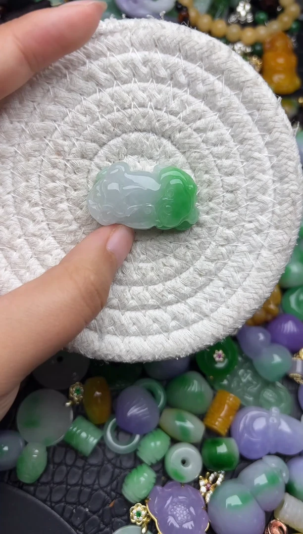 颈饰未镶嵌翡翠缅甸翡翠吊坠