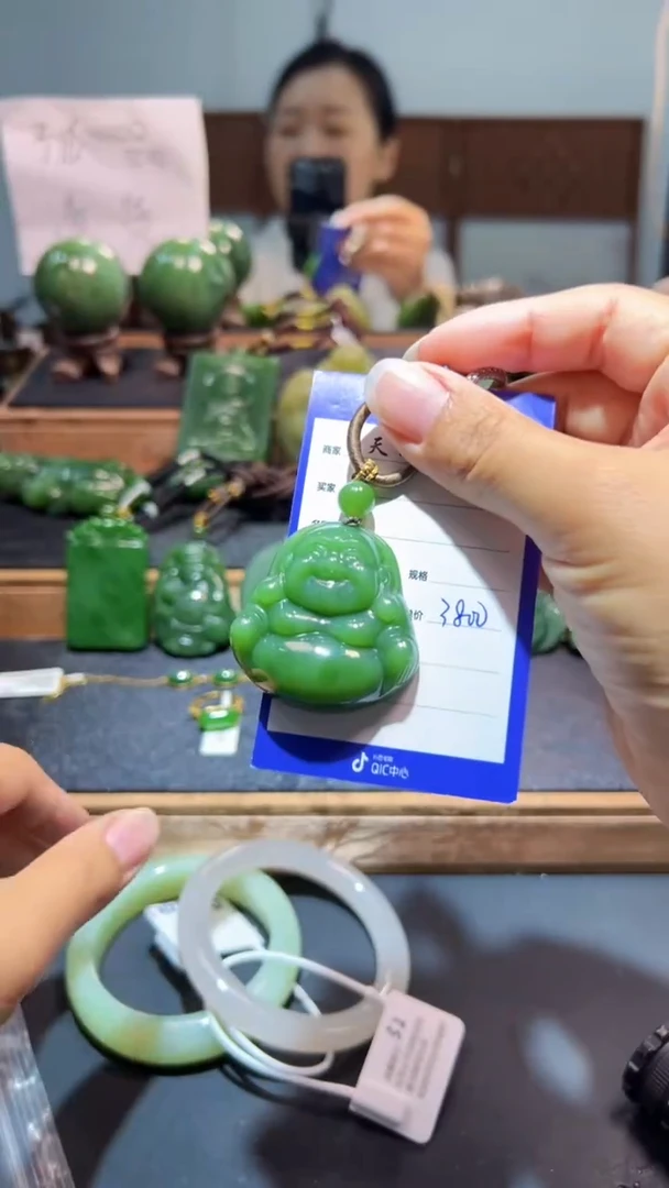 颈饰未镶嵌和田玉（碧玉）1
