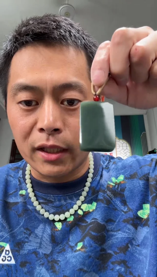 颈饰未镶嵌和田玉吊坠大