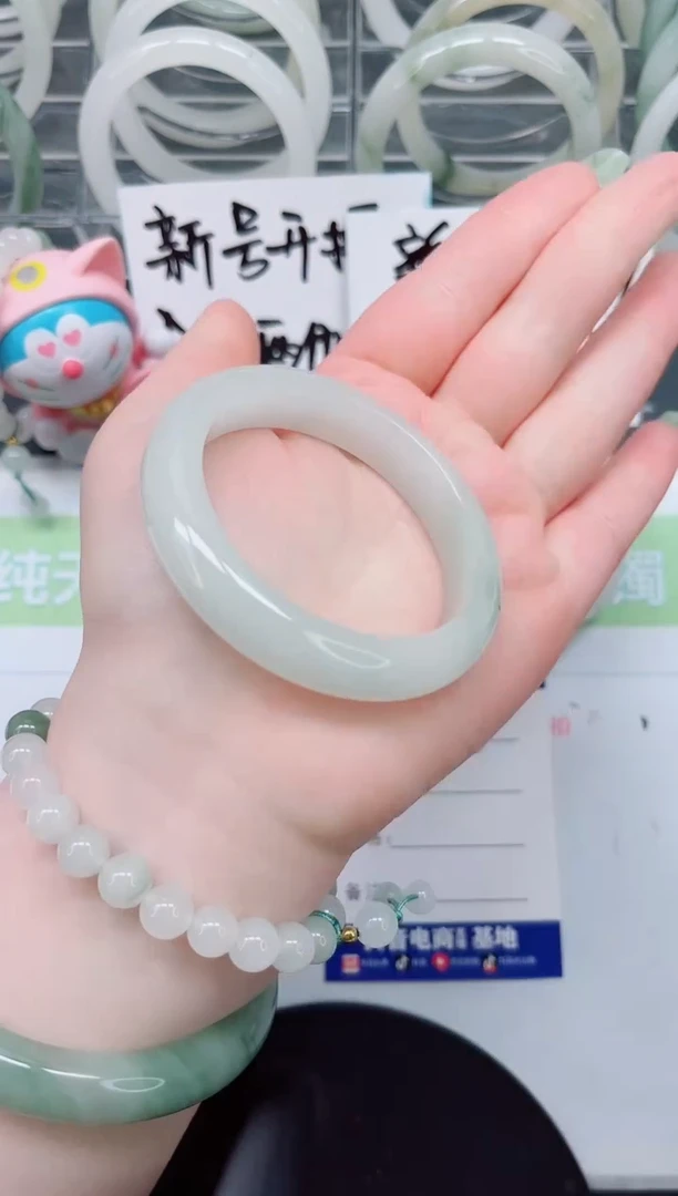 【闪购商品】石英质玉手镯合金a15