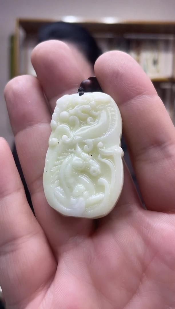 未镶嵌岫玉吊坠`