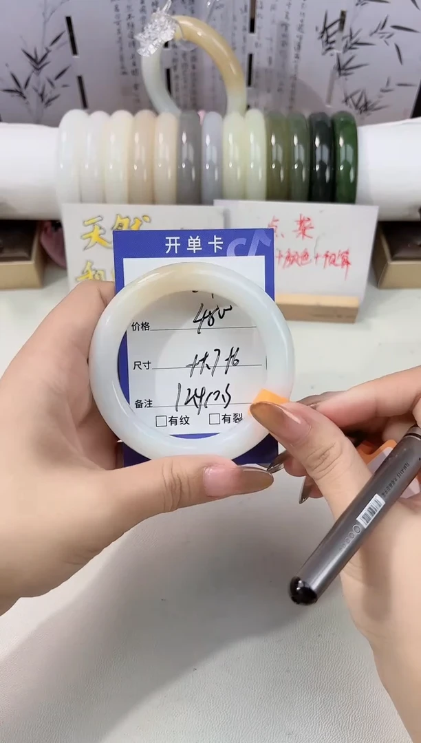 未镶嵌手镯和田玉糖白81