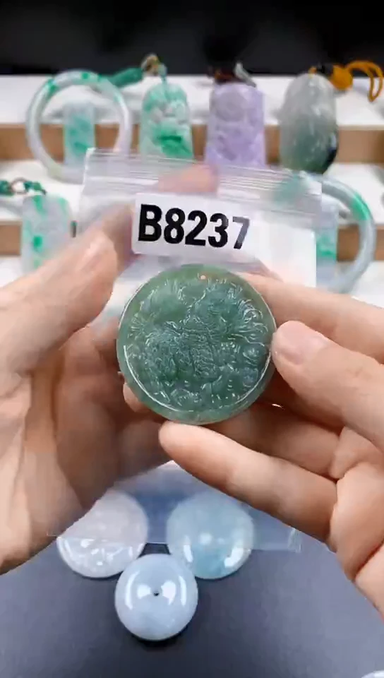 颈饰未镶嵌翡翠天然翡翠吊坠挂件