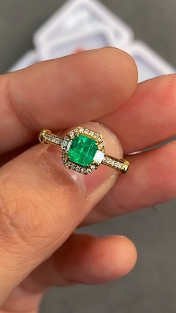 【闪购商品】祖母绿戒指18K金镶嵌0.5克拉祖母绿哥伦