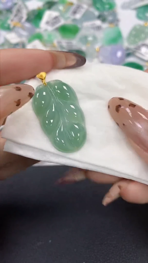 颈饰18K金镶嵌翡翠a货假一赔三支持复检百元上9元证书费自理