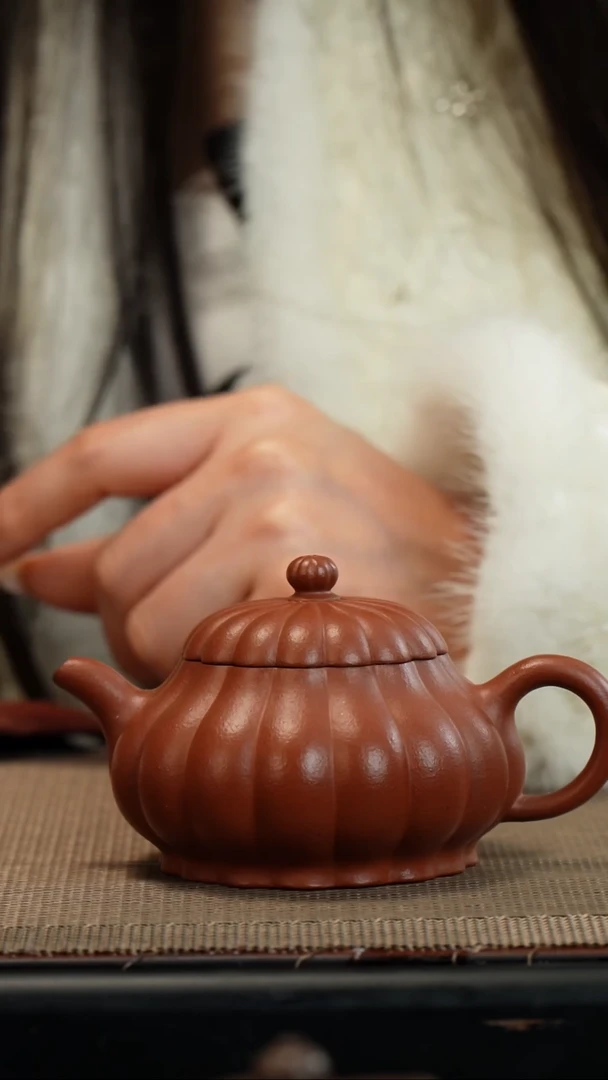 【闪购商品】紫砂茶壶生砂朱泥筋纹菊蕾