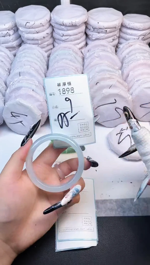 玛瑙/玉髓手镯未镶嵌1898