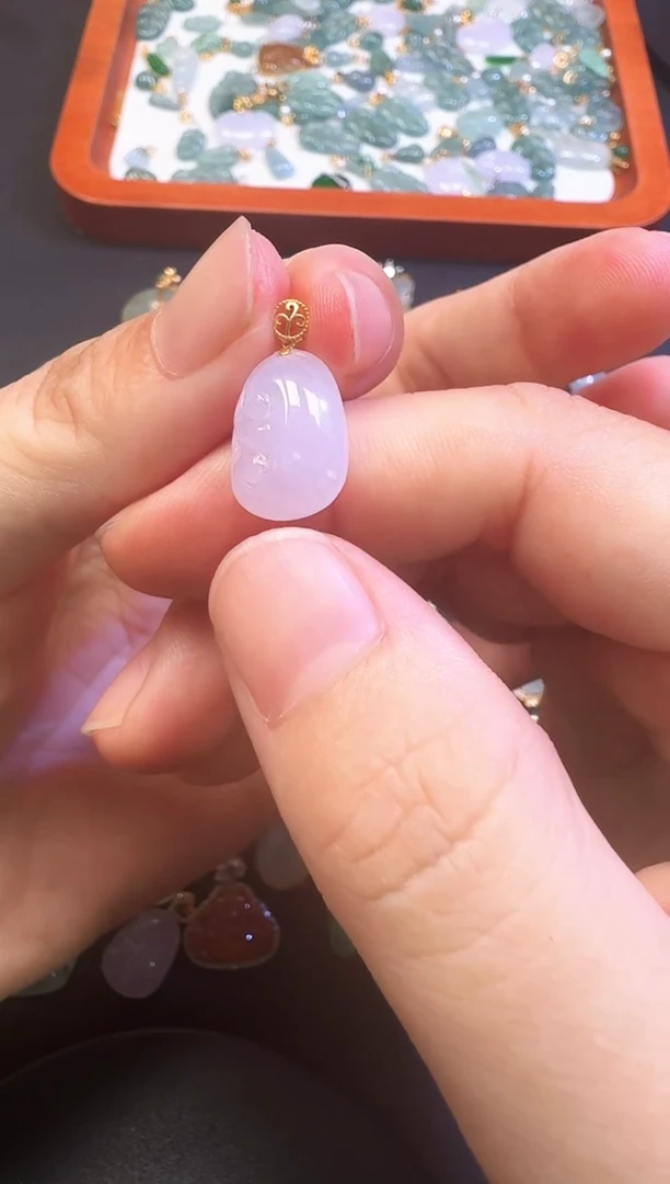 翡翠18K金镶嵌颈饰天然A货翡翠