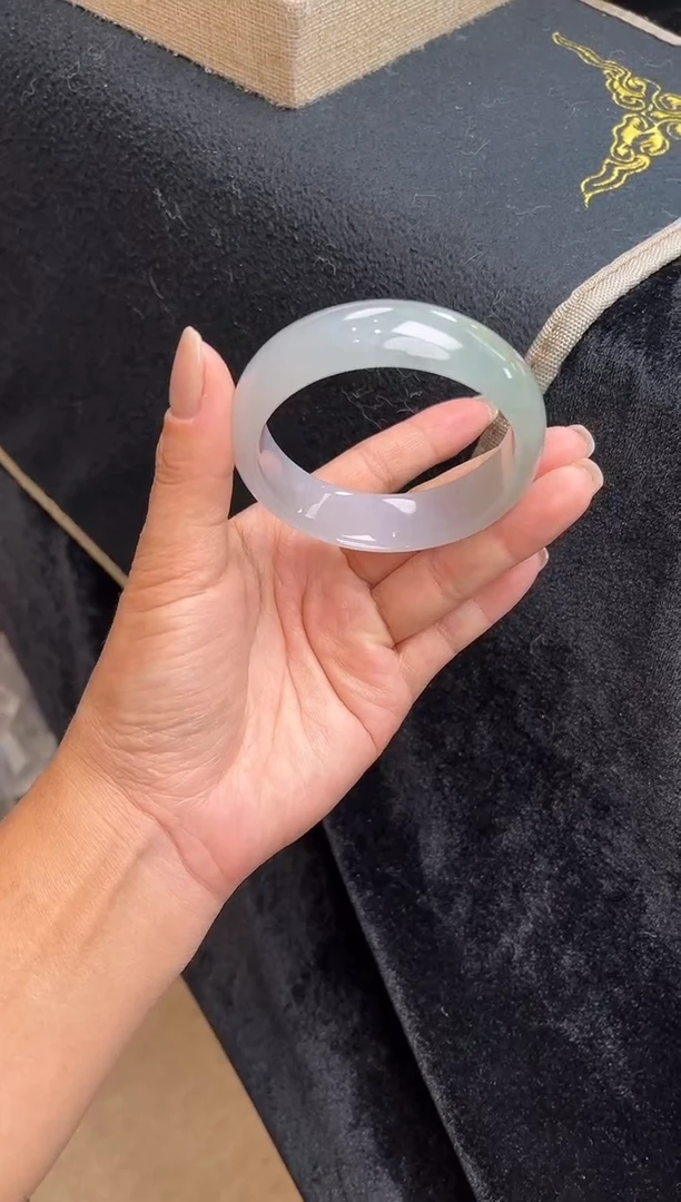 未镶嵌手镯翡翠手镯