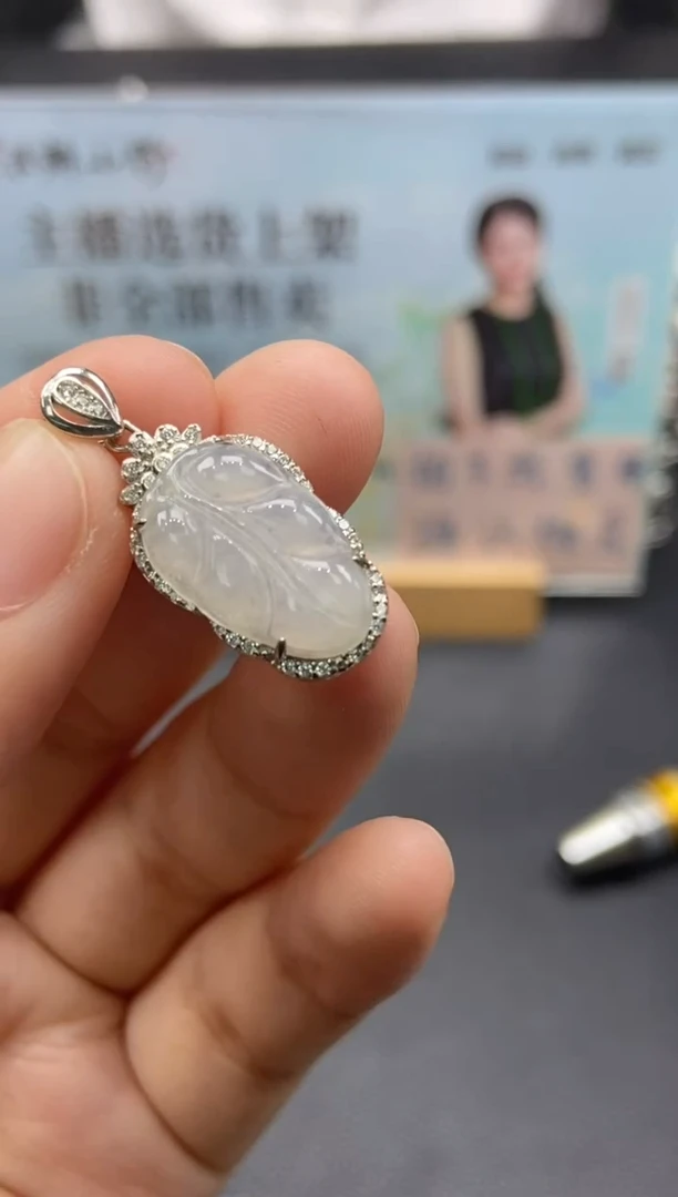 翡翠未镶嵌颈饰天然翡翠A货16