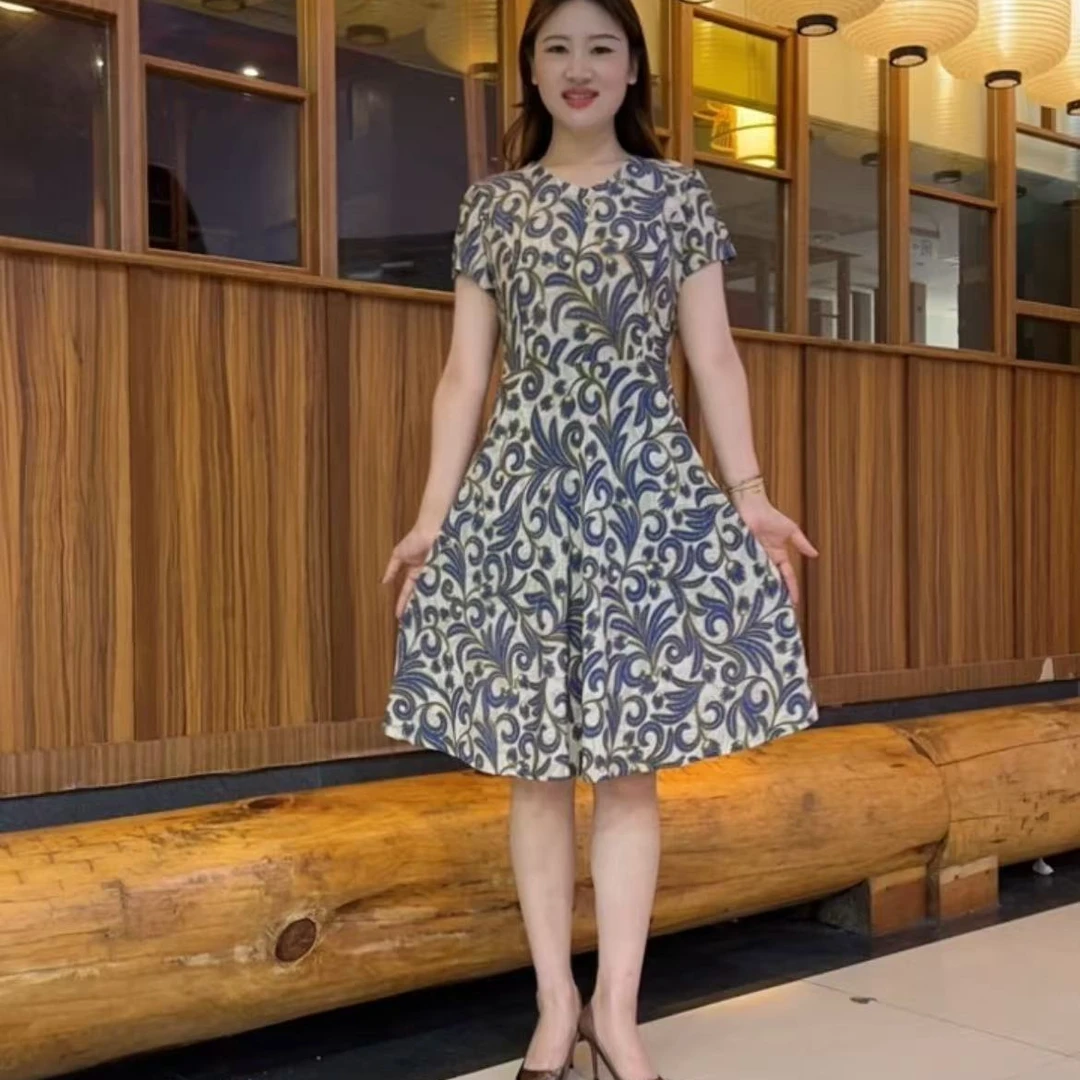 连衣裙女2025夏新款洋气印花新款气质遮肉显瘦弹力凉快a字大摆裙