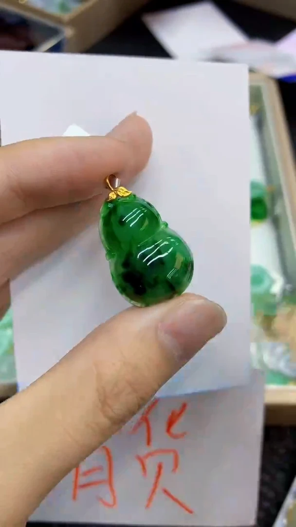 翡翠18K金镶嵌颈饰             1