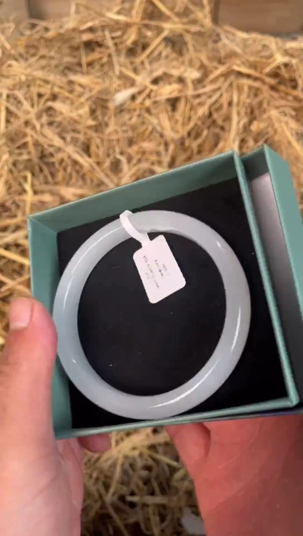 未镶嵌手镯石英质玉C-0101