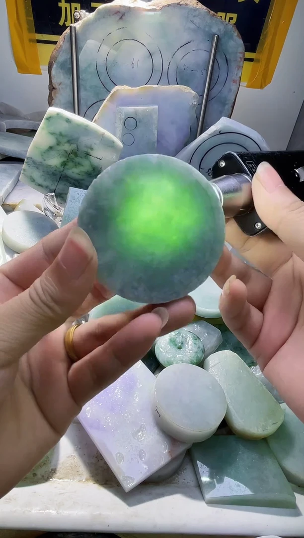 翡翠挂件未镶嵌翡翠624