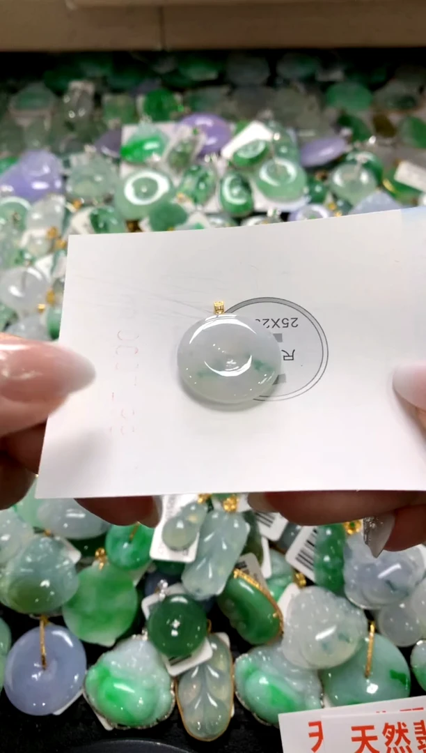 颈饰18K金镶嵌翡翠1111111111111111