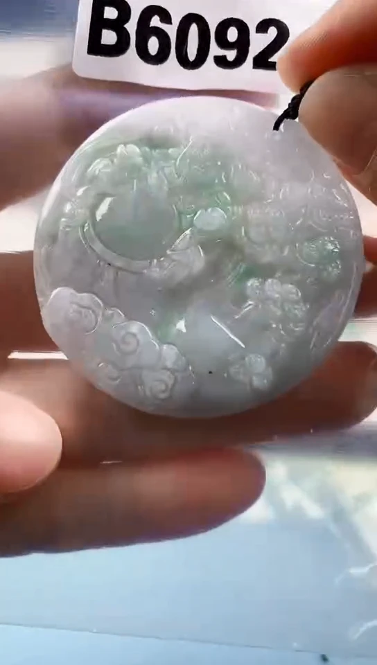 翡翠未镶嵌颈饰天然翡翠吊坠挂件