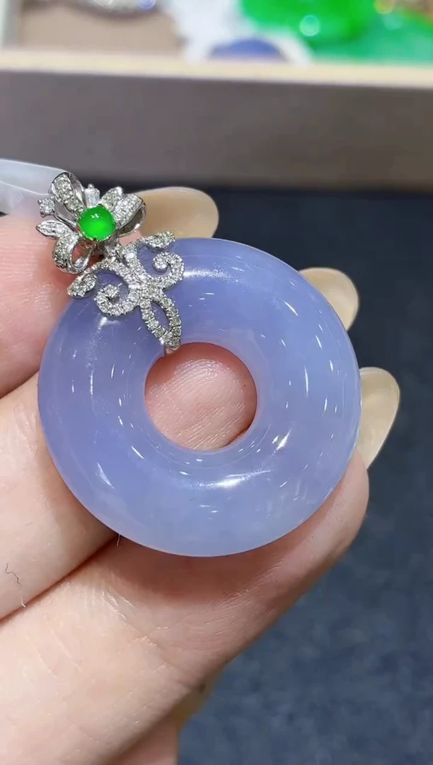 颈饰18K金镶嵌翡翠天然A货翡翠