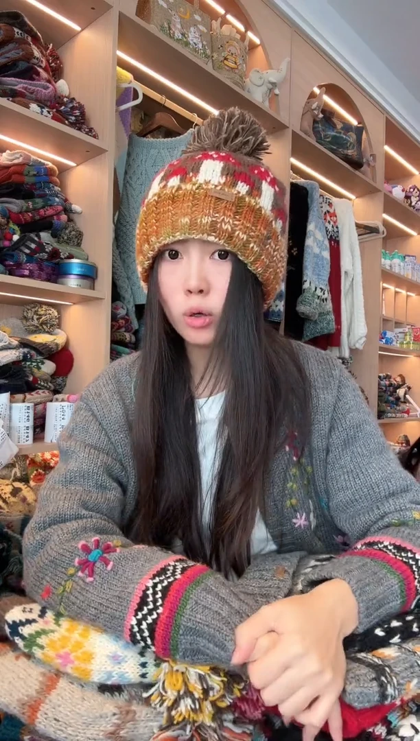 羊毛彩咖翻边蘑菇帽