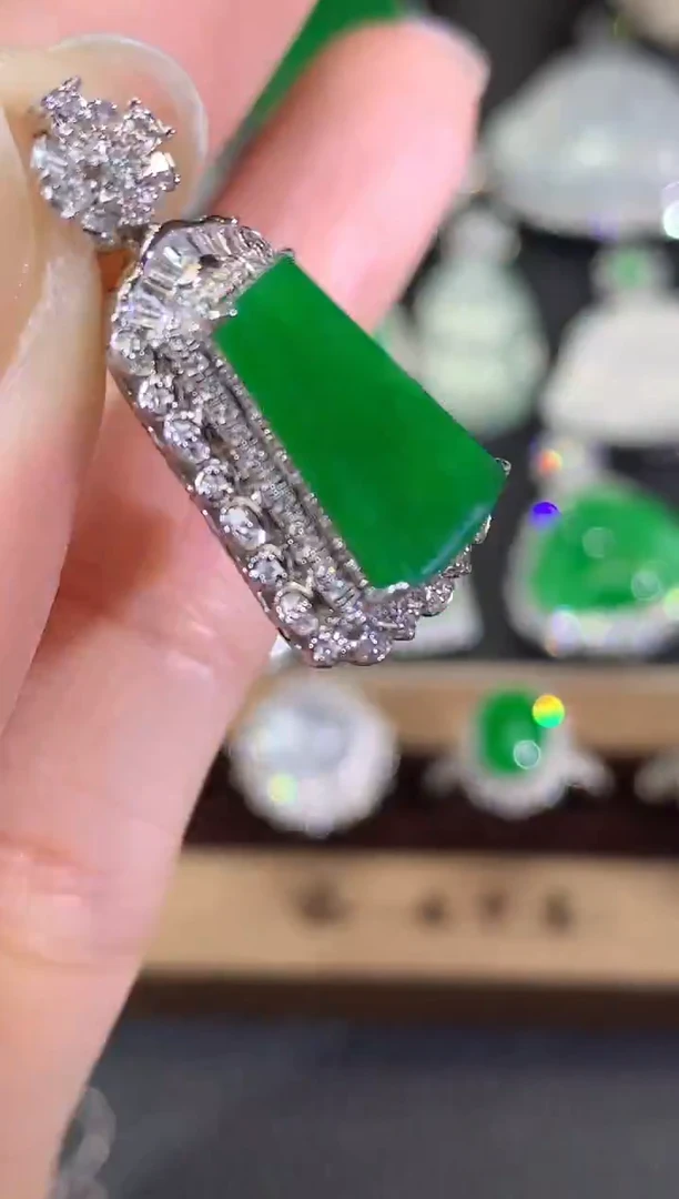 吊坠(不含链)18K金镶嵌翡翠C54