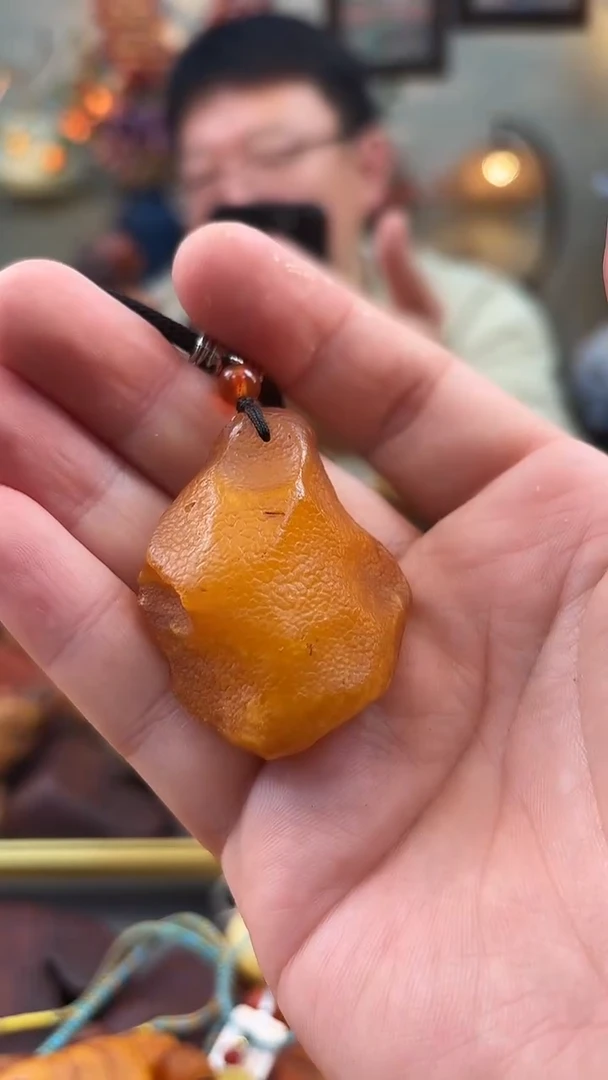 未镶嵌颈饰琥珀吊坠