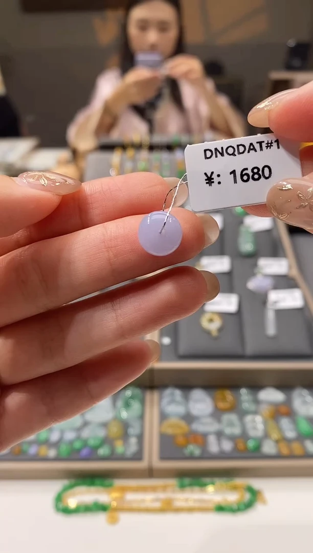 颈饰未镶嵌翡翠珠子