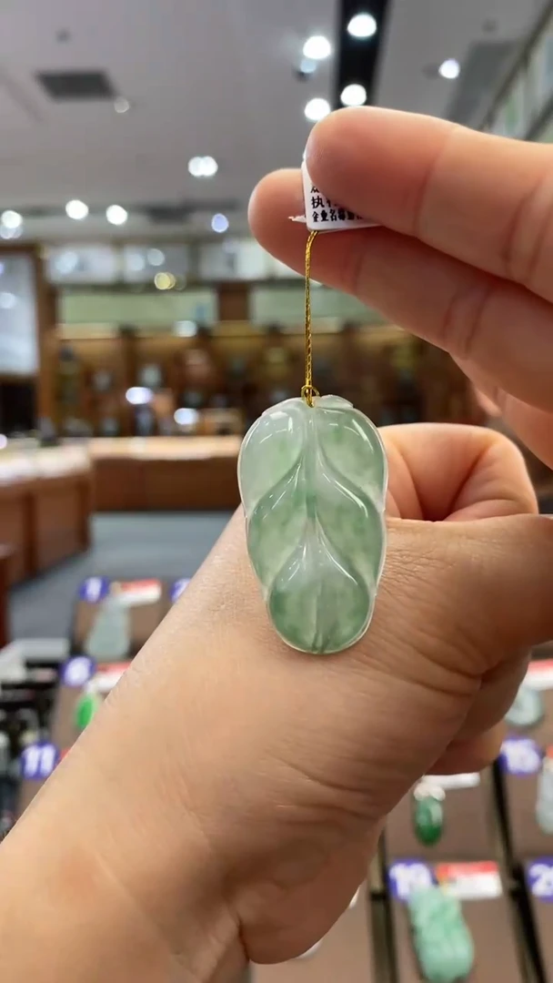翡翠未镶嵌颈饰叶子