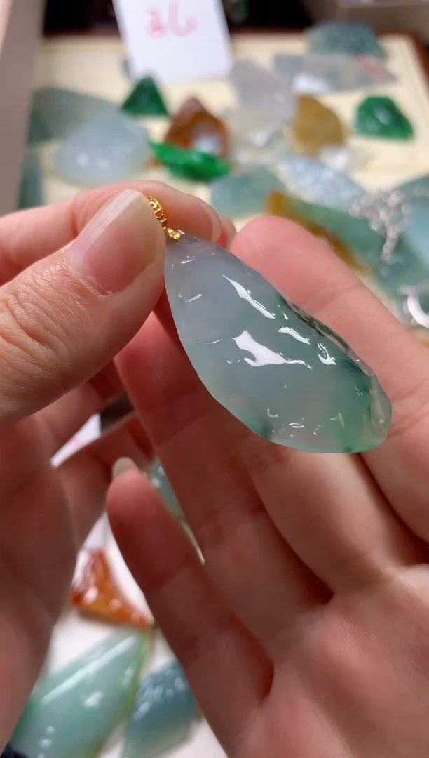 【闪购商品】翡翠颈饰18K金镶嵌吊坠