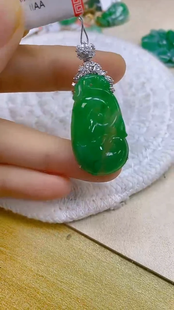 颈饰18K金镶嵌翡翠新号开播 全场乱卖