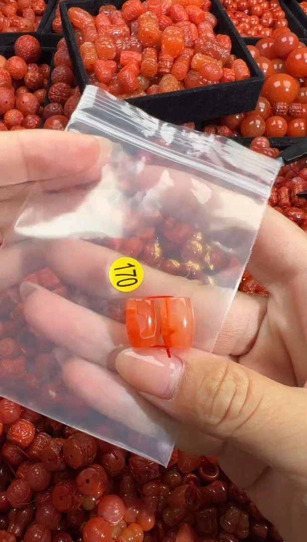 南红玛瑙未镶嵌颈饰1