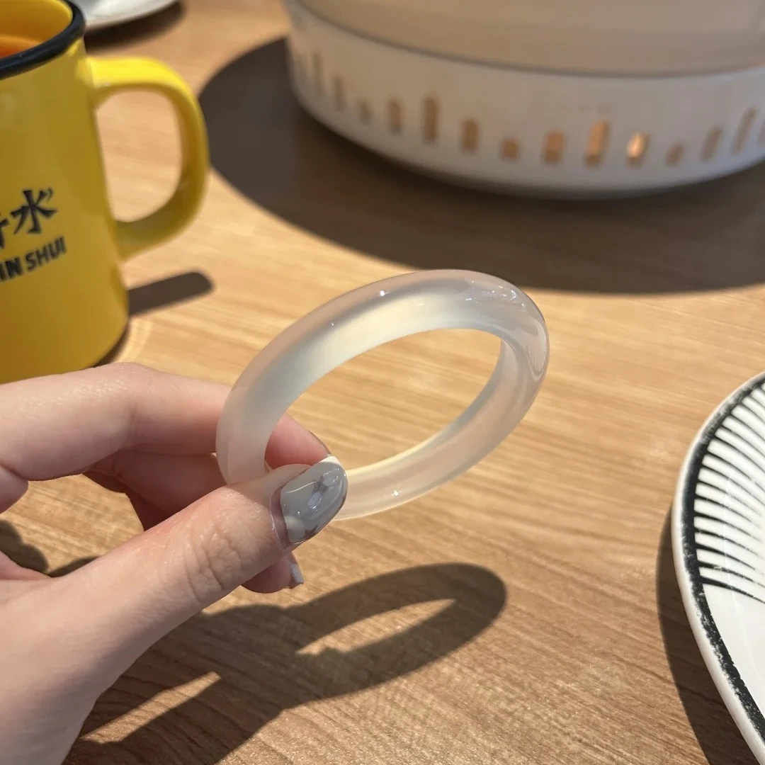 高品质毕业级马料白月光玉髓手镯天然精品白冰玛瑙玉镯多样性发一