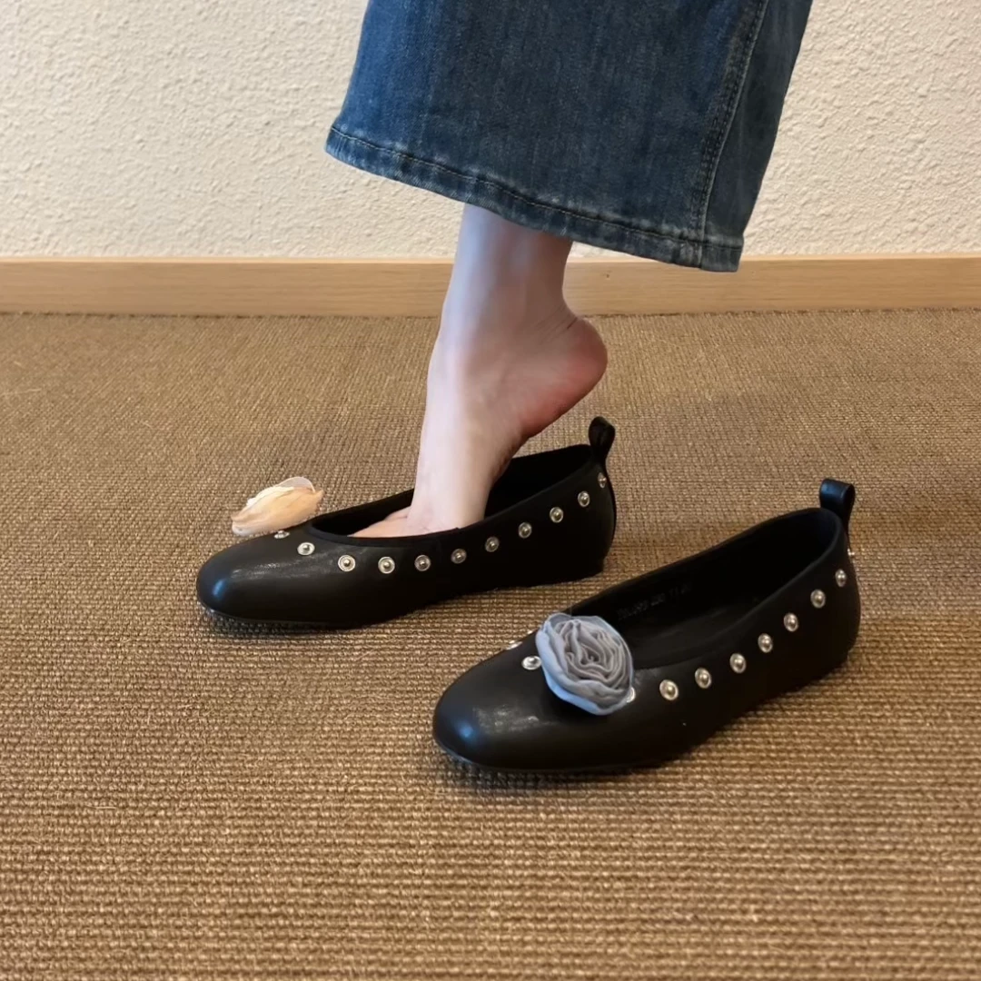 Pokoy-3.5cm浅口圆头铆钉玛丽珍单鞋刺绣皮鞋刺绣花朵单鞋鞋