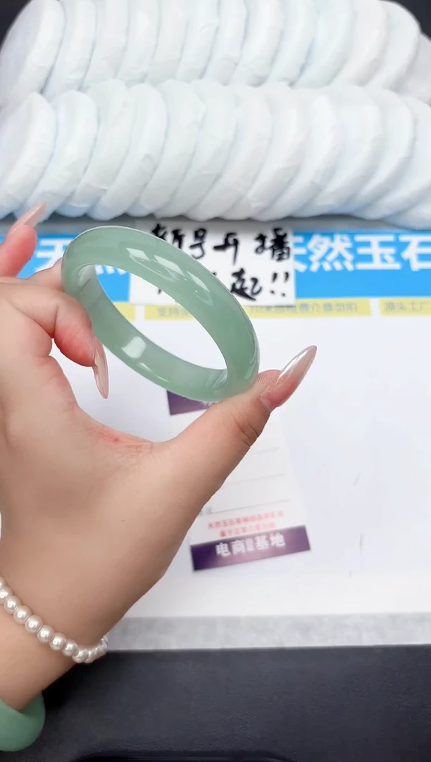 未镶嵌手镯石英质玉68-61.6