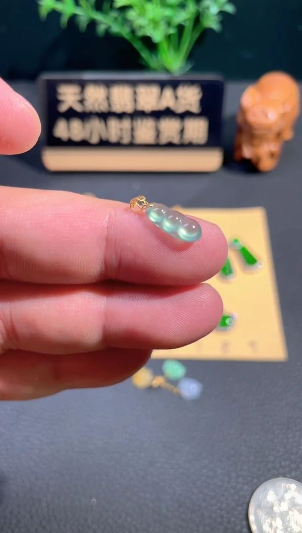 颈饰18K金镶嵌翡翠翡翠
