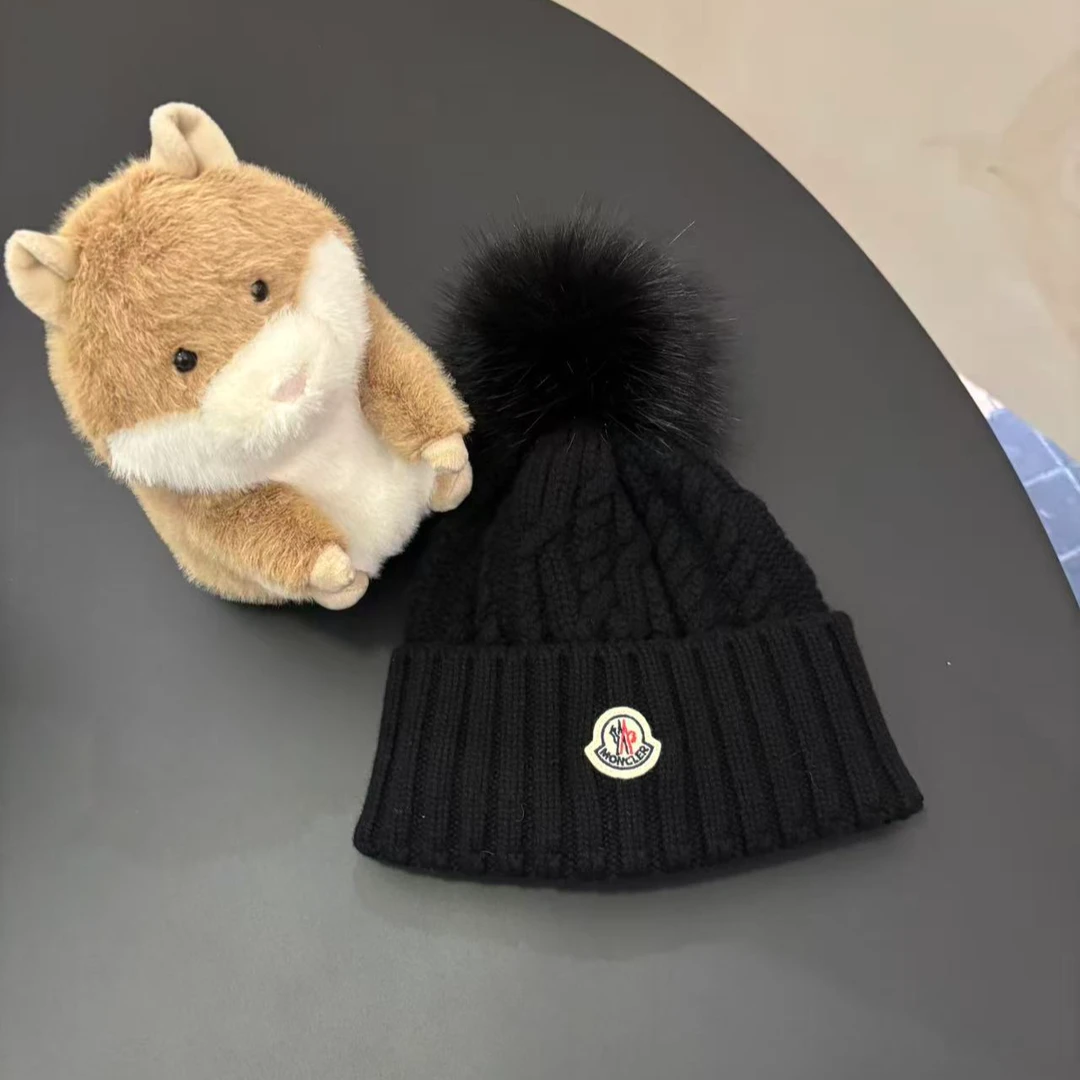 未使用 MONCLER 新款黑色logo粗针织毛球冷帽｜杭州实体买手店