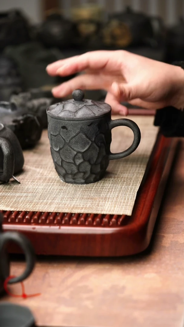 归玉堂冰碛岩重工雕刻树皮纹理办公杯